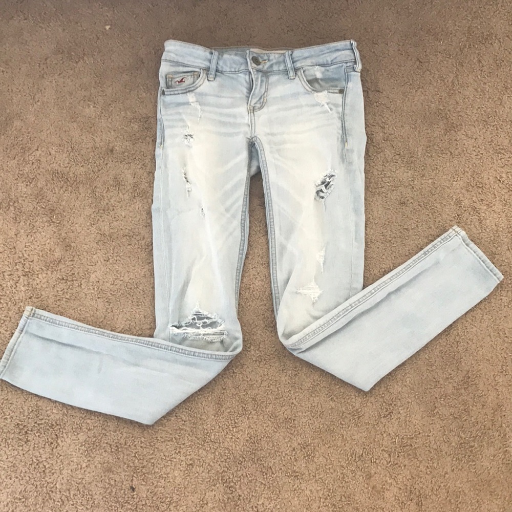 Cute ripped Hollister jeans!!!